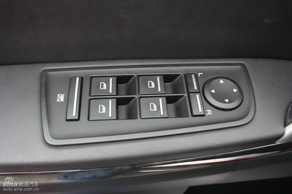 上汽荣威550内饰