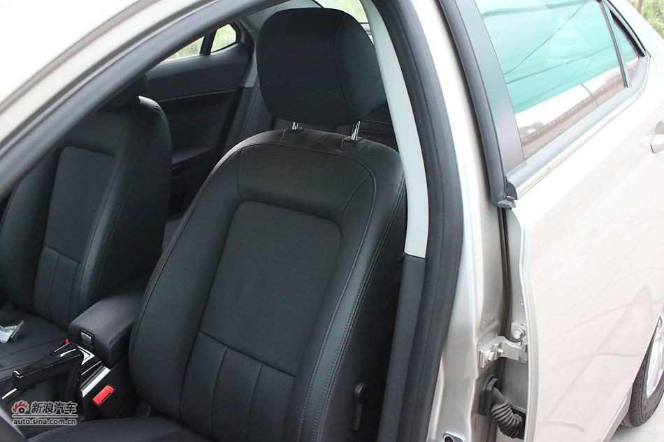 荣威550s 1.8L手动启逸版