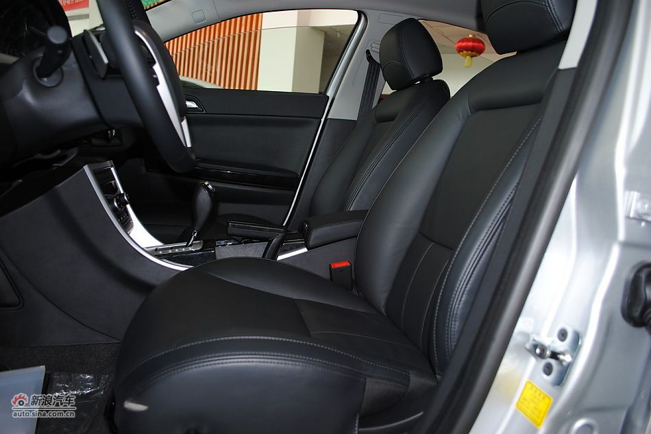 荣威550s 1.8L自动启臻版