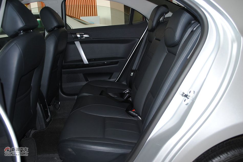 荣威550s 1.8L自动启臻版