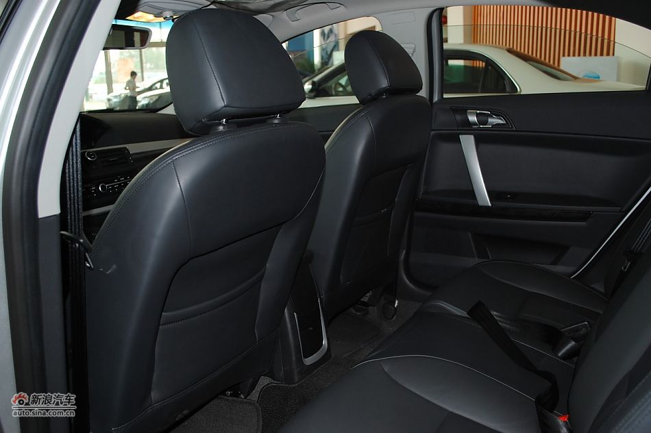 荣威550s 1.8L自动启臻版