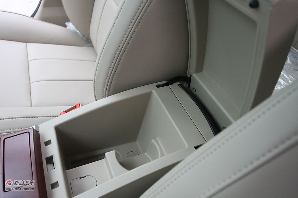 荣威550s 1.8L自动超值版