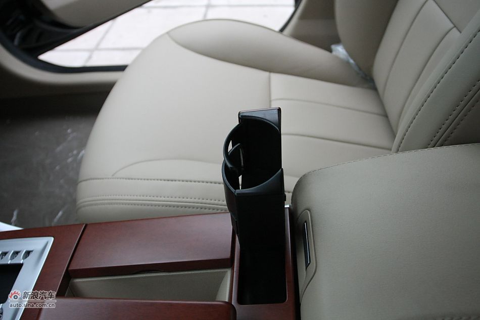 荣威550s 1.8L自动超值版