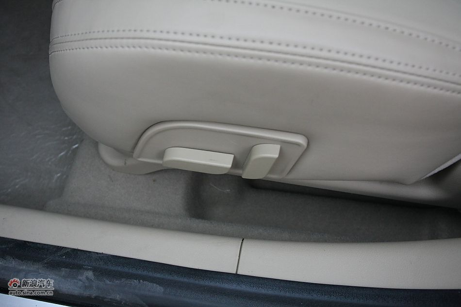 荣威550s 1.8L自动超值版