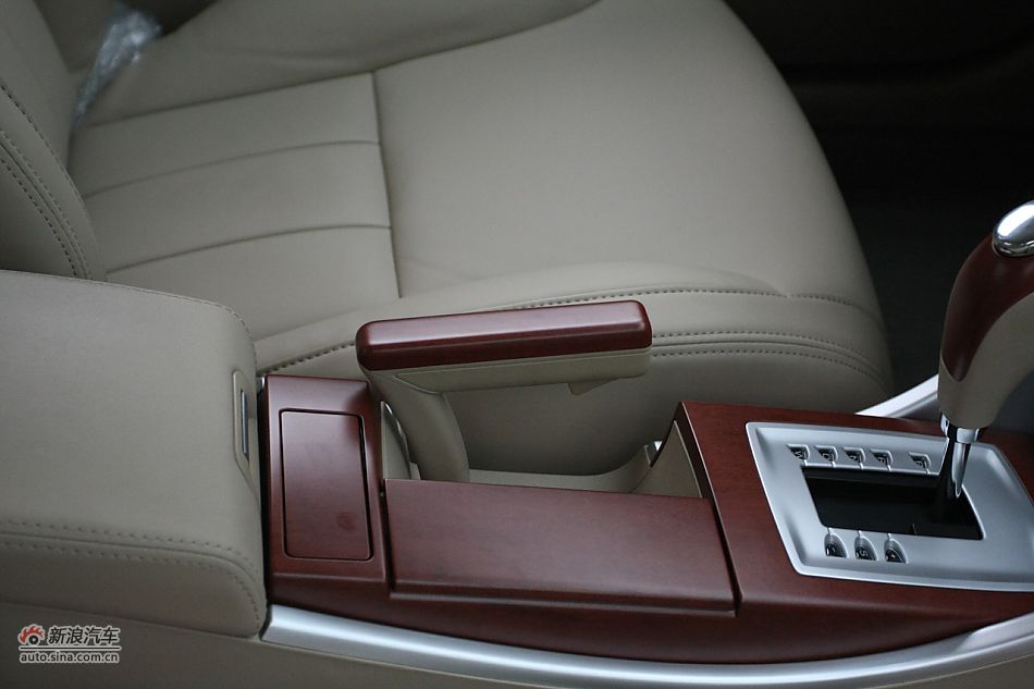 荣威550s 1.8L自动超值版