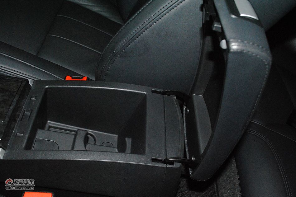 荣威550s 1.8L自动启臻版