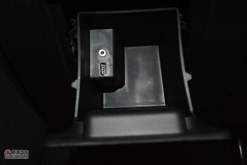 荣威550s 1.8L自动启臻版