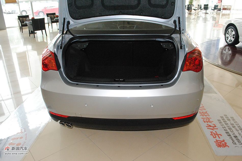 荣威550s 1.8L自动启臻版