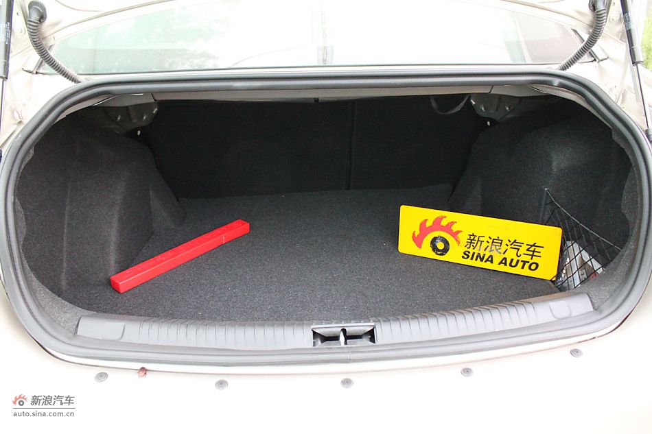 荣威550s 1.8L手动启逸版