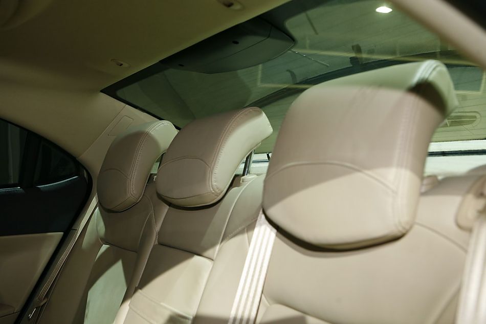 图为荣威550内饰及细节