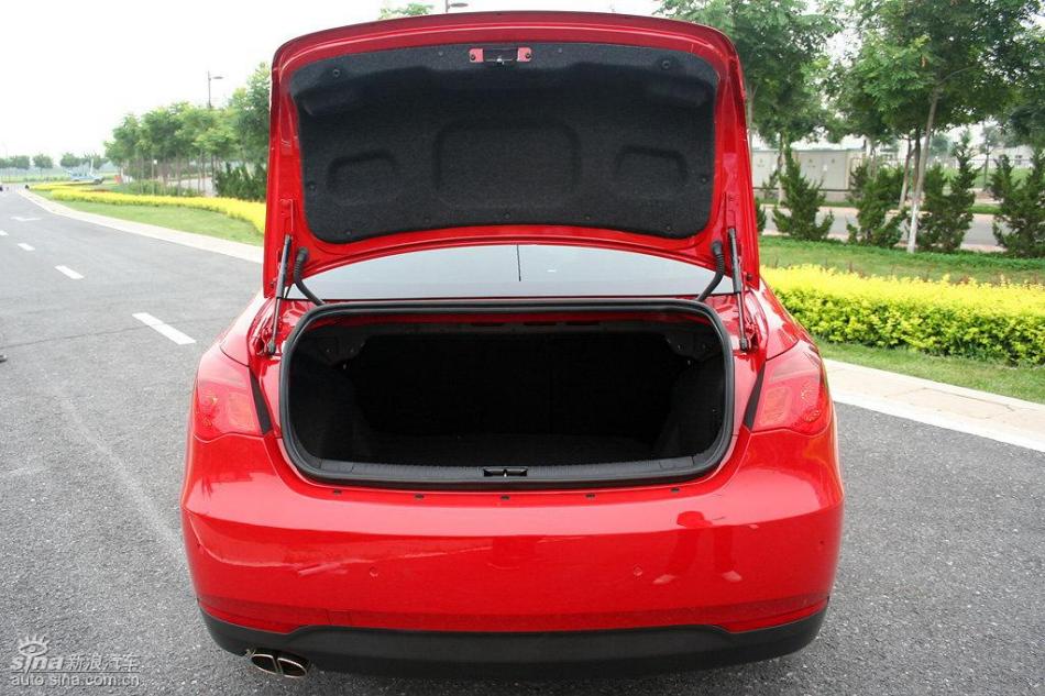 新浪汽车试驾荣威550G 1.8T品仕版组图