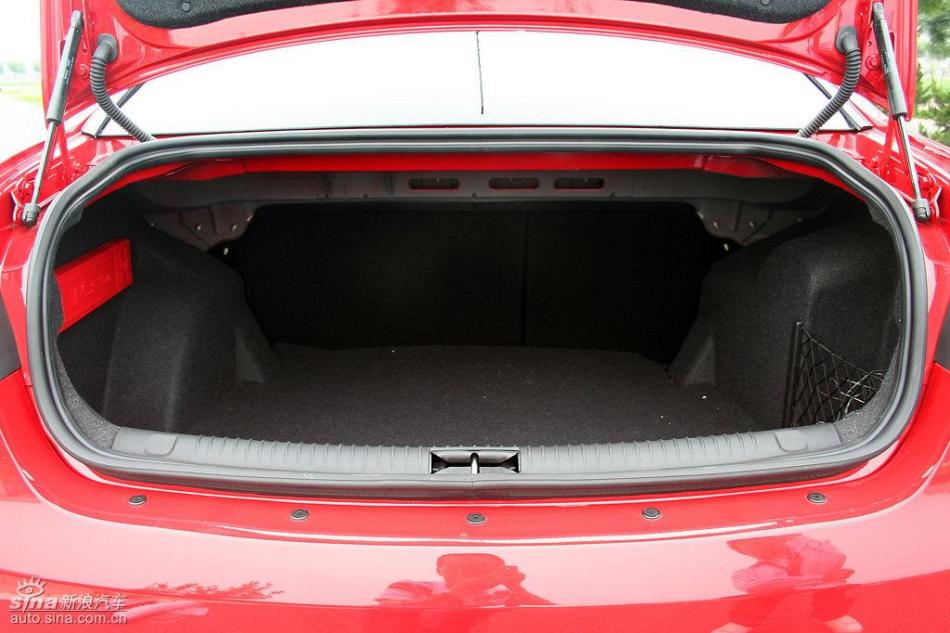 新浪汽车试驾荣威550G 1.8T品仕版组图