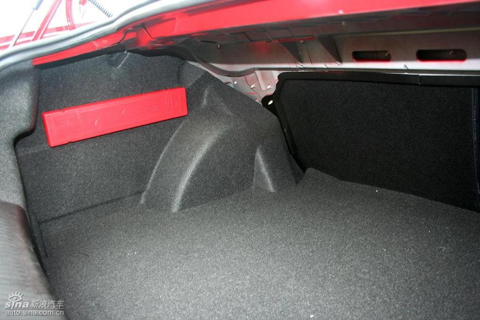 新浪汽车试驾荣威550G 1.8T品仕版组图