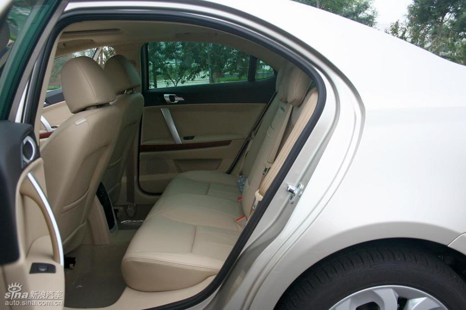 新浪汽车试驾荣威550G 1.8T品仕版组图