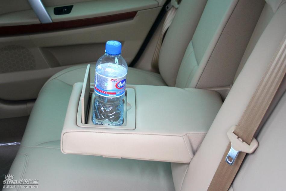 新浪汽车试驾荣威550G 1.8T品仕版组图