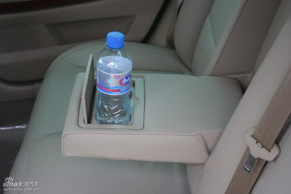 上汽荣威550内饰