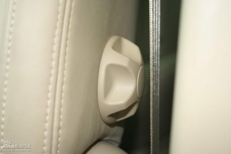 上汽荣威550内饰