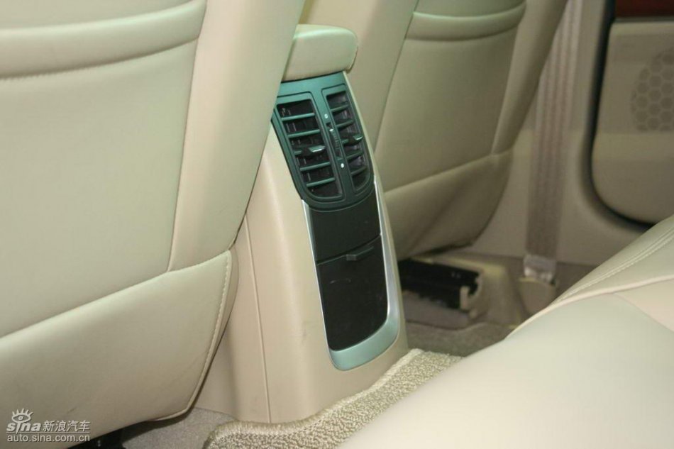 上汽荣威550内饰