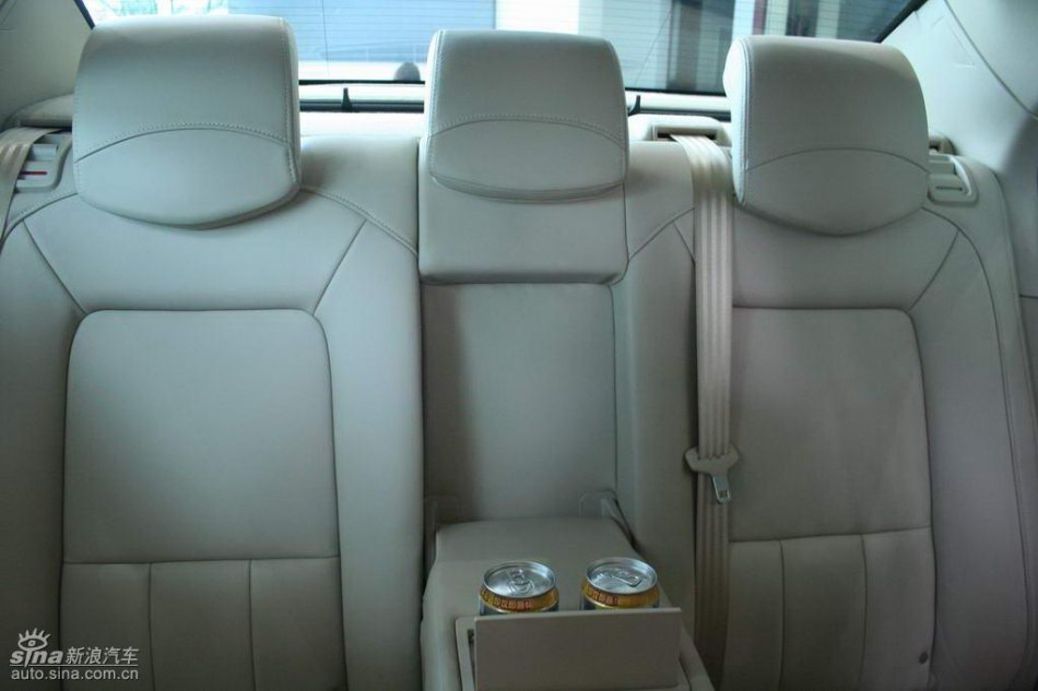 上汽荣威550内饰