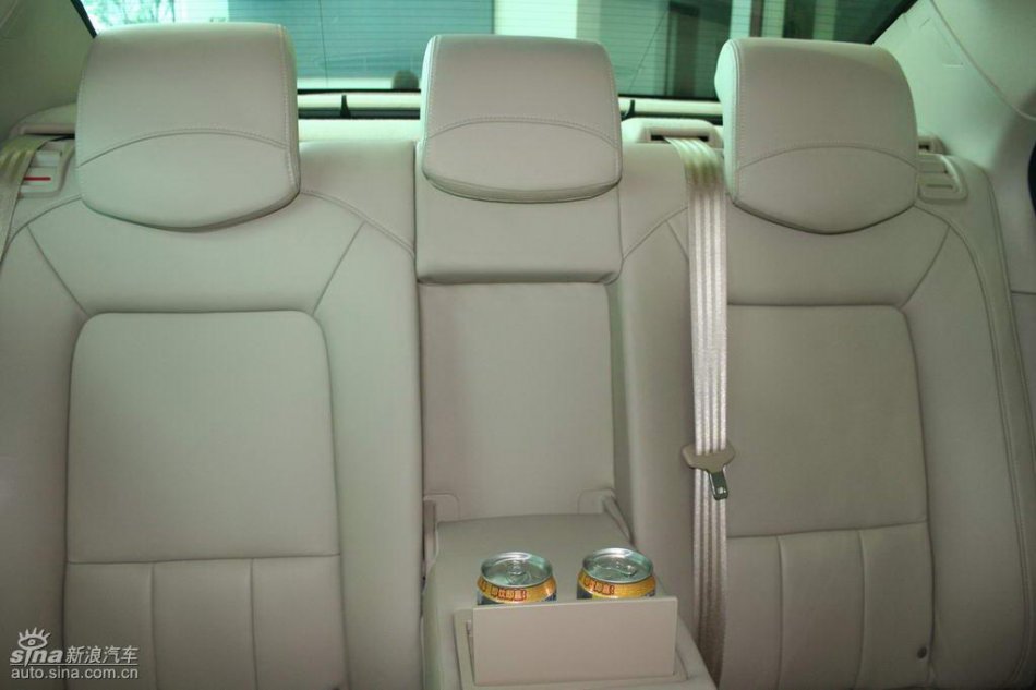 上汽荣威550内饰