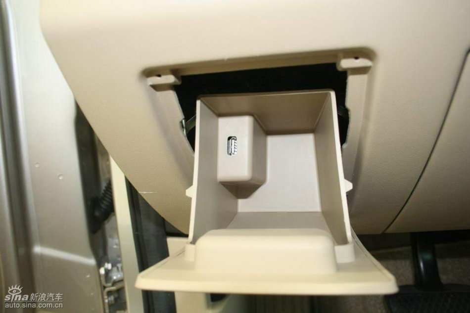 上汽荣威550内饰