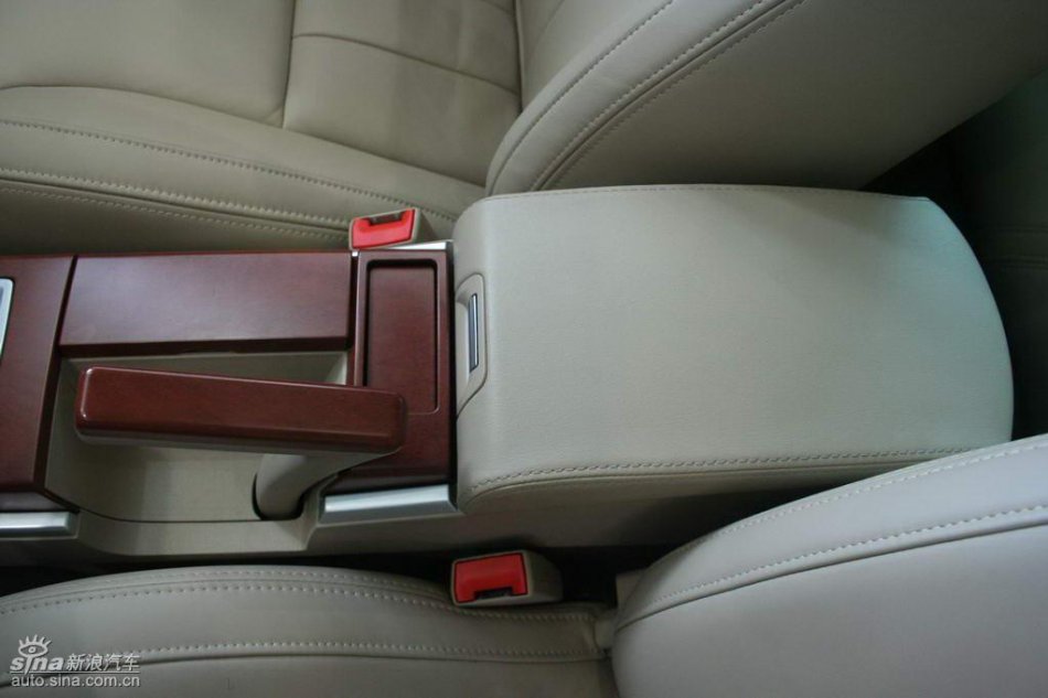 上汽荣威550内饰
