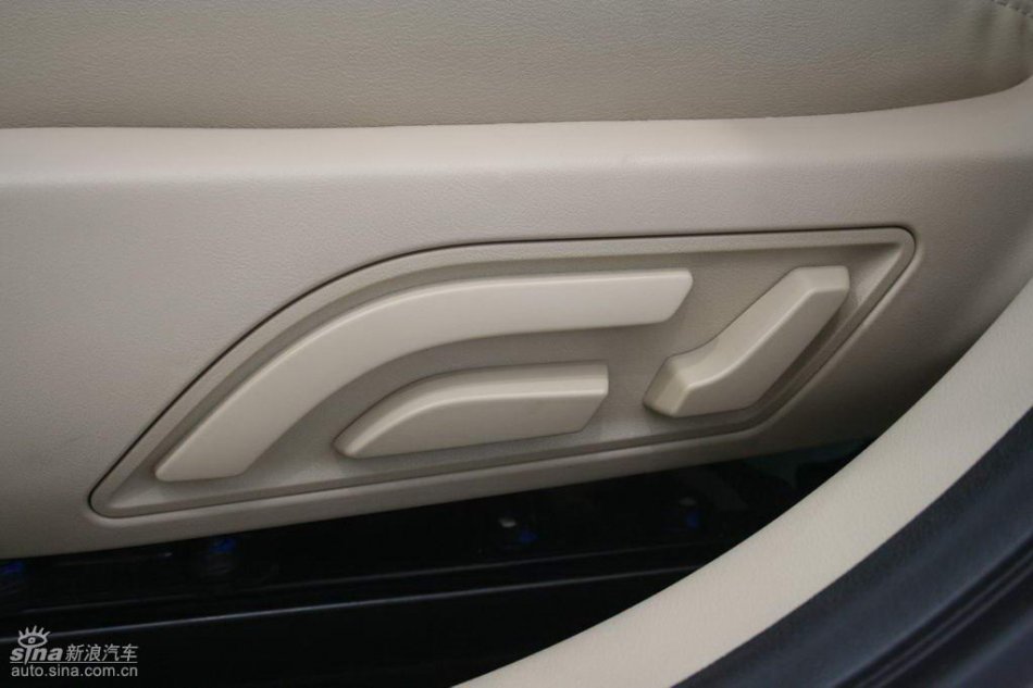 上汽荣威550内饰