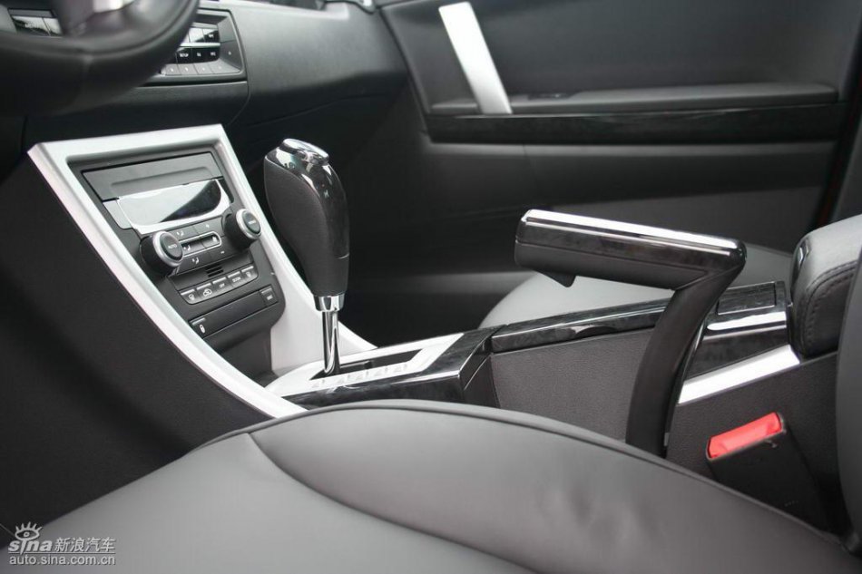 上汽荣威550内饰