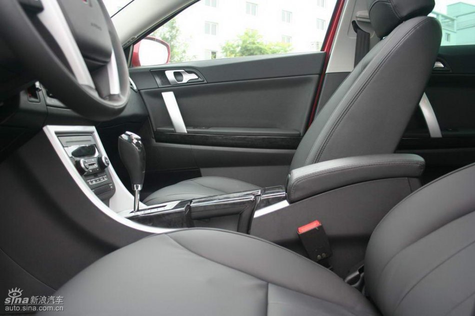 上汽荣威550内饰