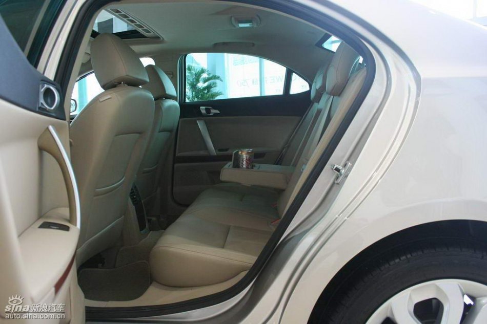 上汽荣威550内饰