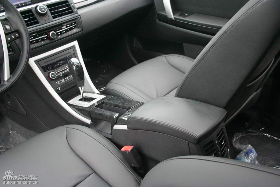 上汽荣威550内饰