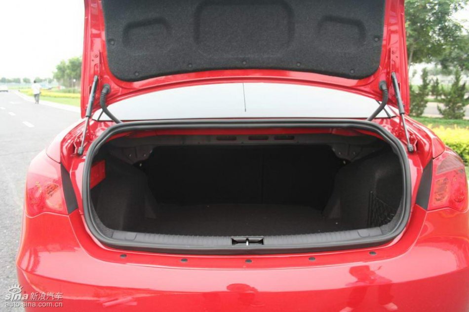 上汽荣威550内饰