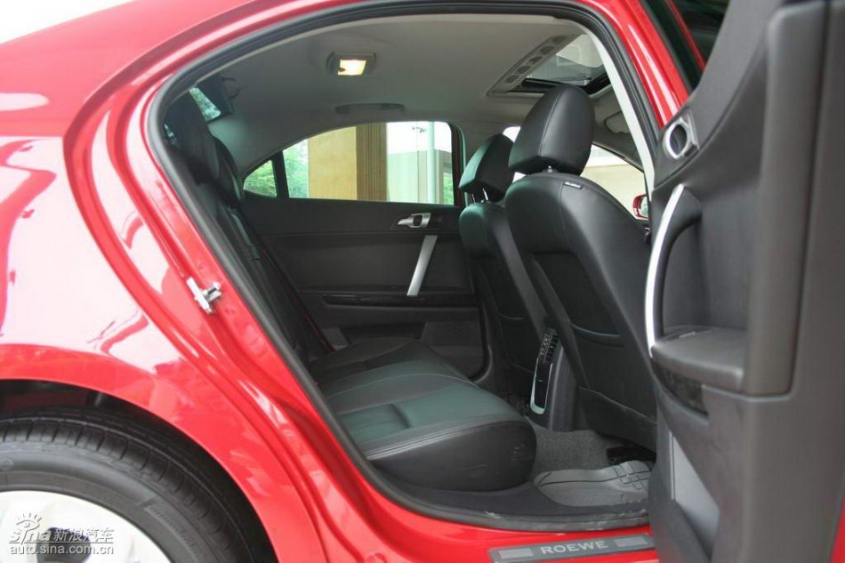 上汽荣威550内饰