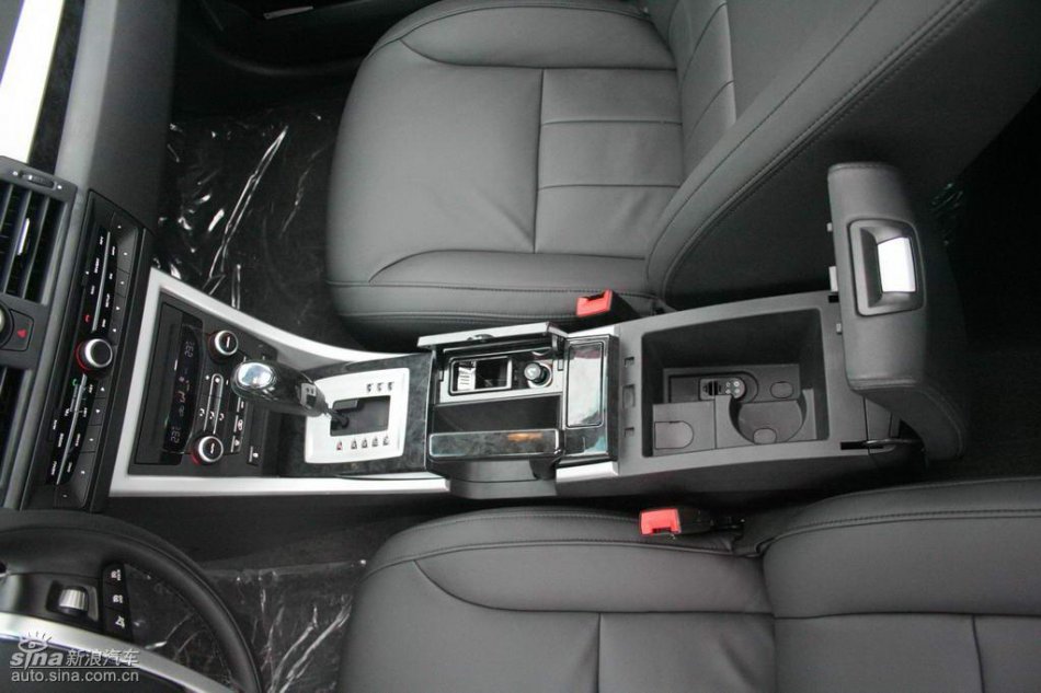 上汽荣威550内饰