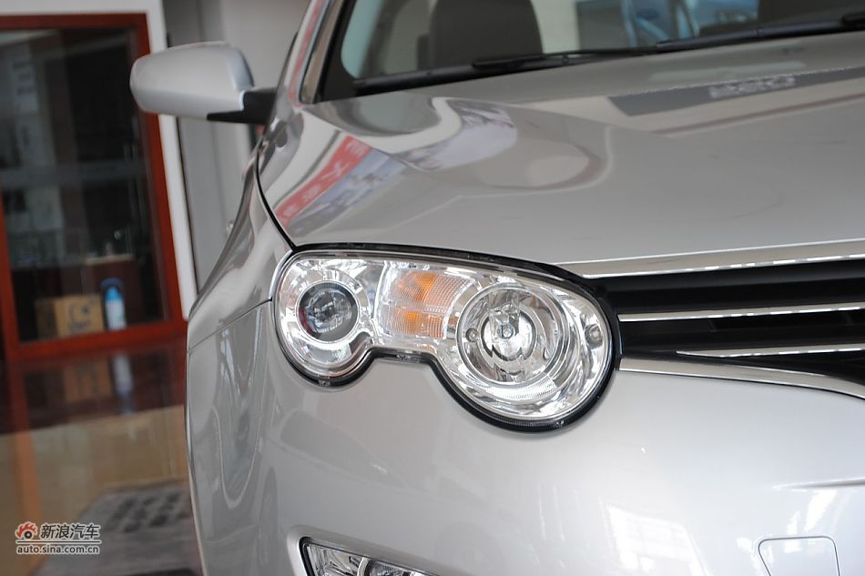 荣威550s 1.8L自动启臻版