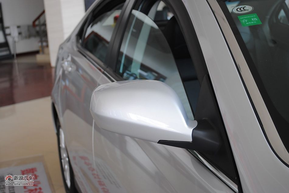 荣威550s 1.8L自动启臻版