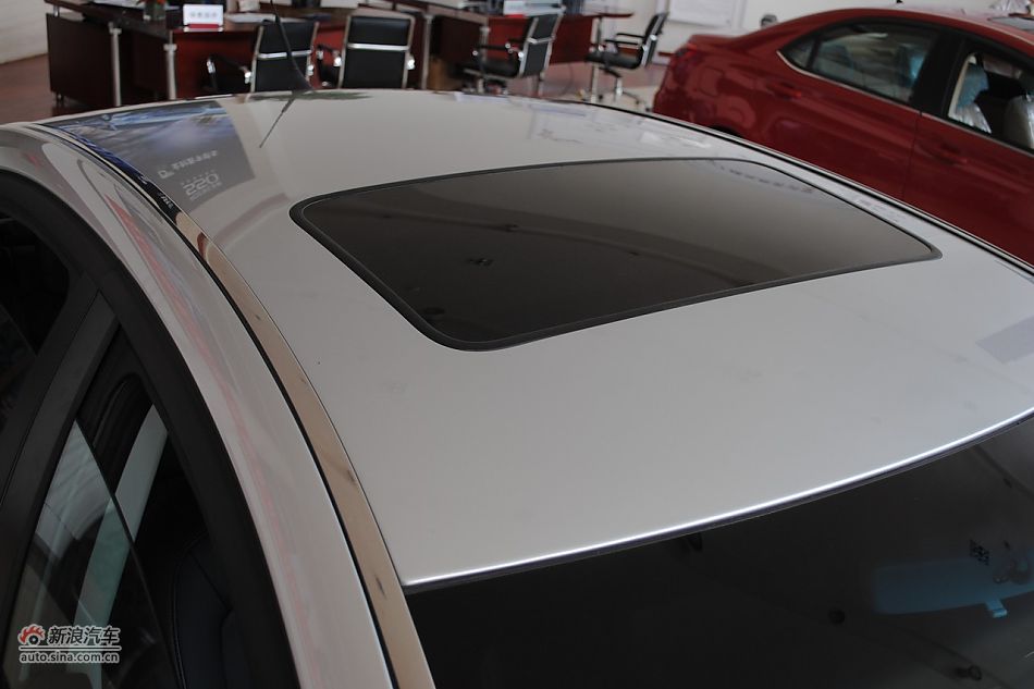 荣威550s 1.8L自动启臻版