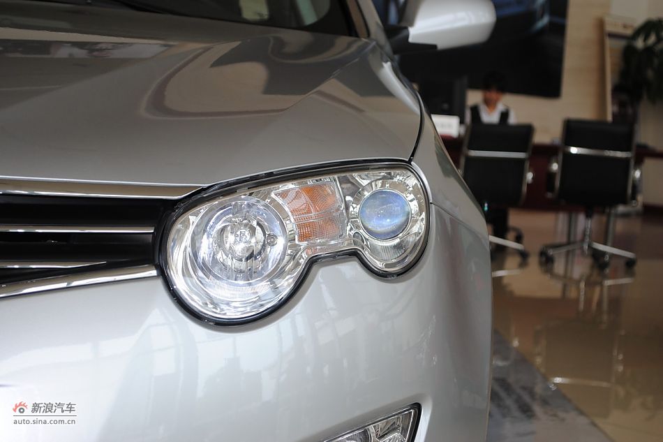 荣威550s 1.8L自动启臻版