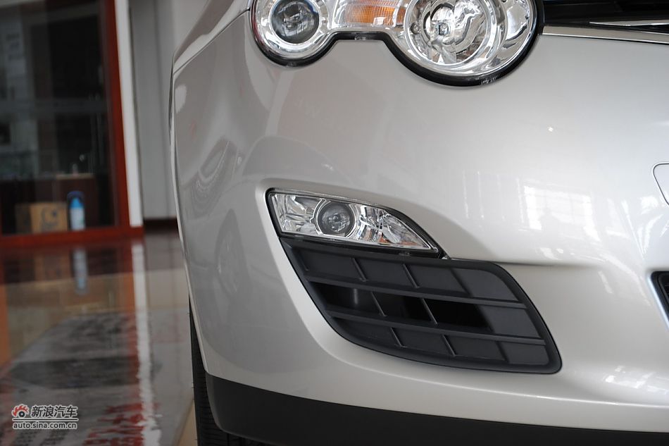 荣威550s 1.8L自动启臻版