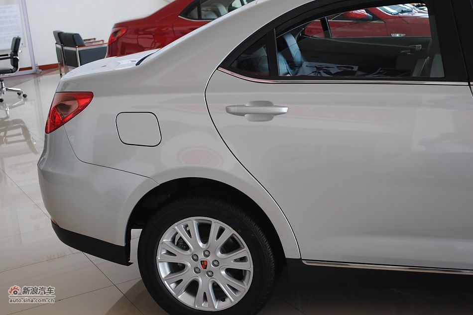 荣威550s 1.8L自动启臻版