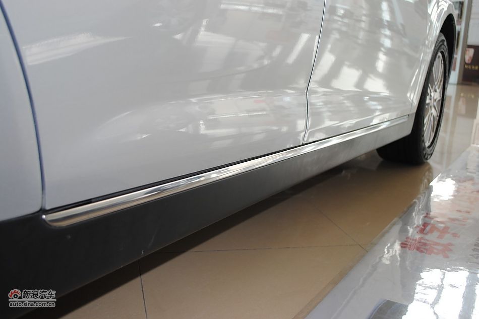 荣威550s 1.8L自动启臻版