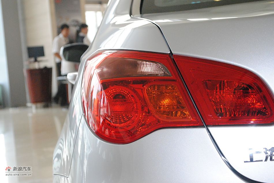 荣威550s 1.8L自动启臻版