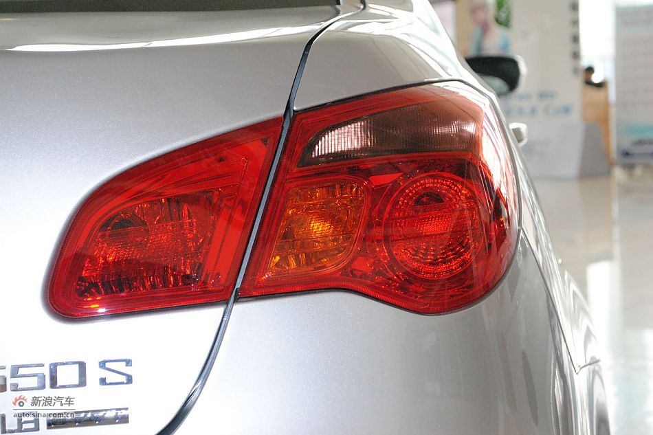 荣威550s 1.8L自动启臻版