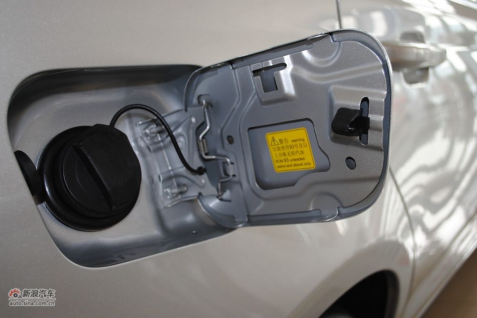 荣威550s 1.8L自动启臻版