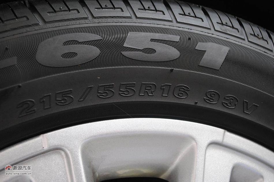 荣威550s 1.8L自动启臻版