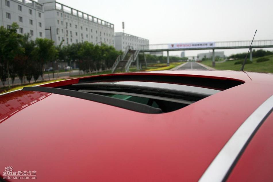 新浪汽车试驾荣威550G 1.8T品仕版组图