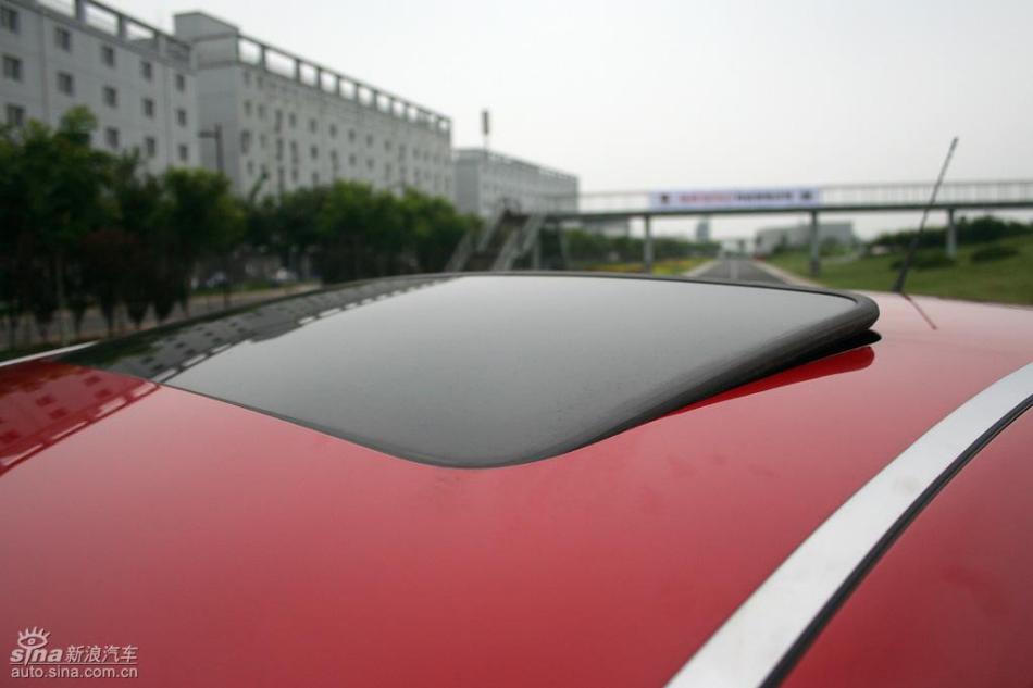 新浪汽车试驾荣威550G 1.8T品仕版组图