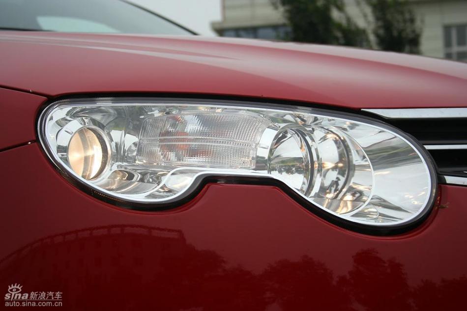 新浪汽车试驾荣威550G 1.8T品仕版组图