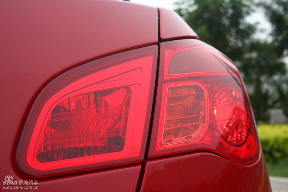 新浪汽车试驾荣威550G 1.8T品仕版组图