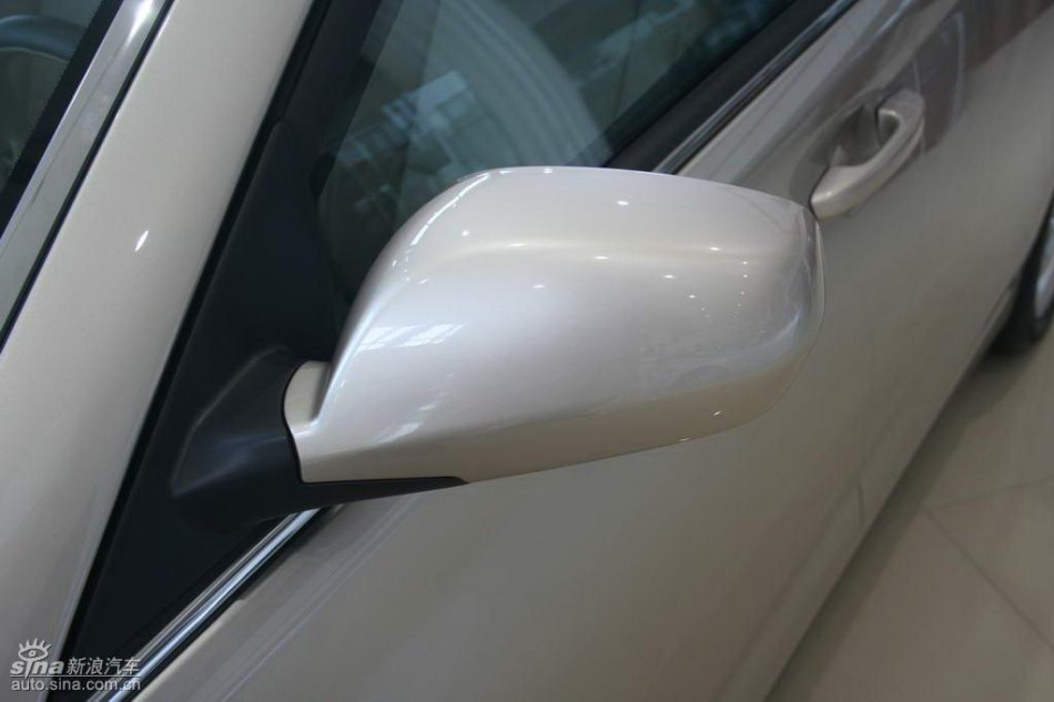 上汽荣威550外观